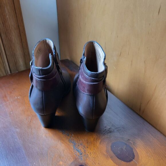 Vionic Leather Boots Size 7 - Picture 3 of 6